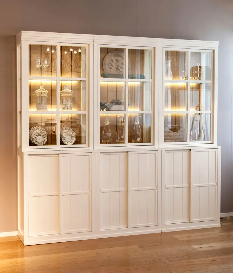 Villinki vitriinikaappi valoilla