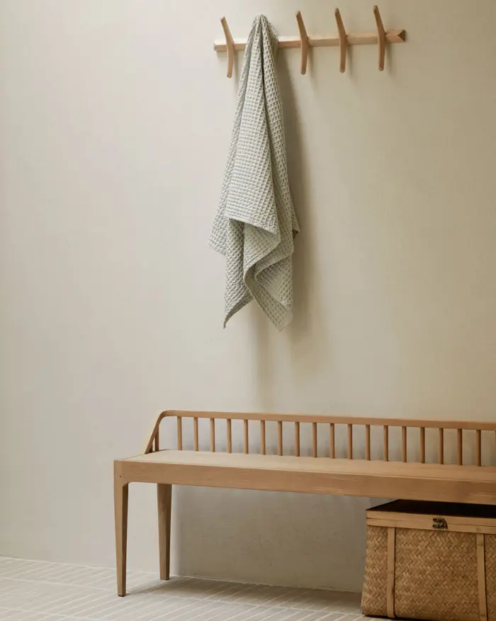 Ethnicraft PI naulakko ja Spindle penkki