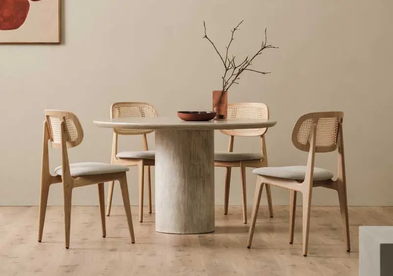Titus ruokapöytä ja Ari tuolit