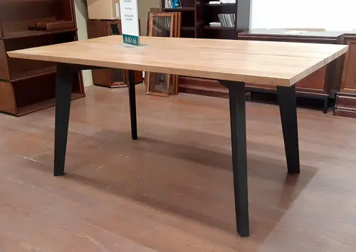 Yhdessä lankkupöytä