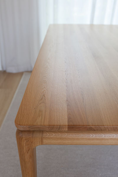 Ruokapöytä Floating, tammi C3