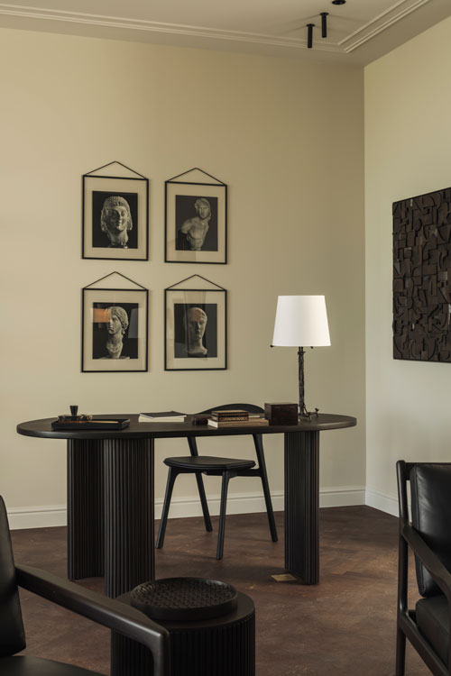 Työpöytä Boomerang 160 x 83 cm, mahonki