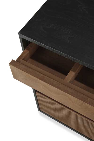 Laatikosto Oscar kolmella laatikolla 50 x 56 cm, tiikki