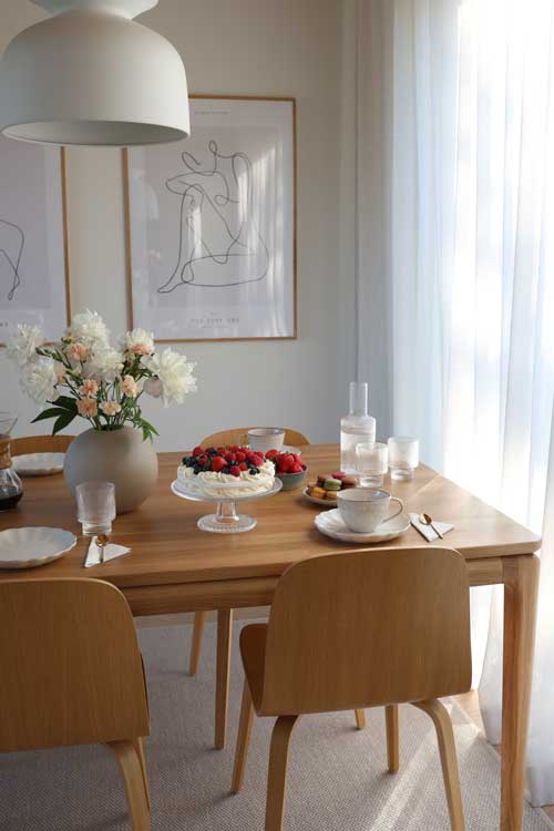 Ruokapöytä Floating, tammi C3