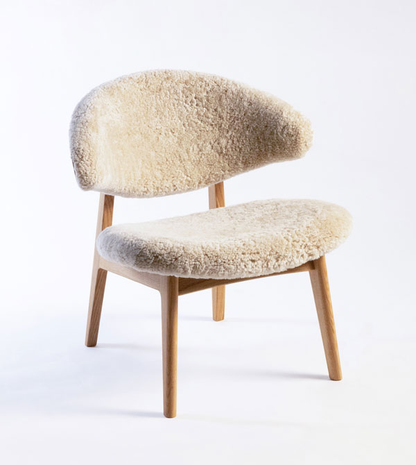 Tuoli RAM Shell Lounge, tammi C4, lampaannahka