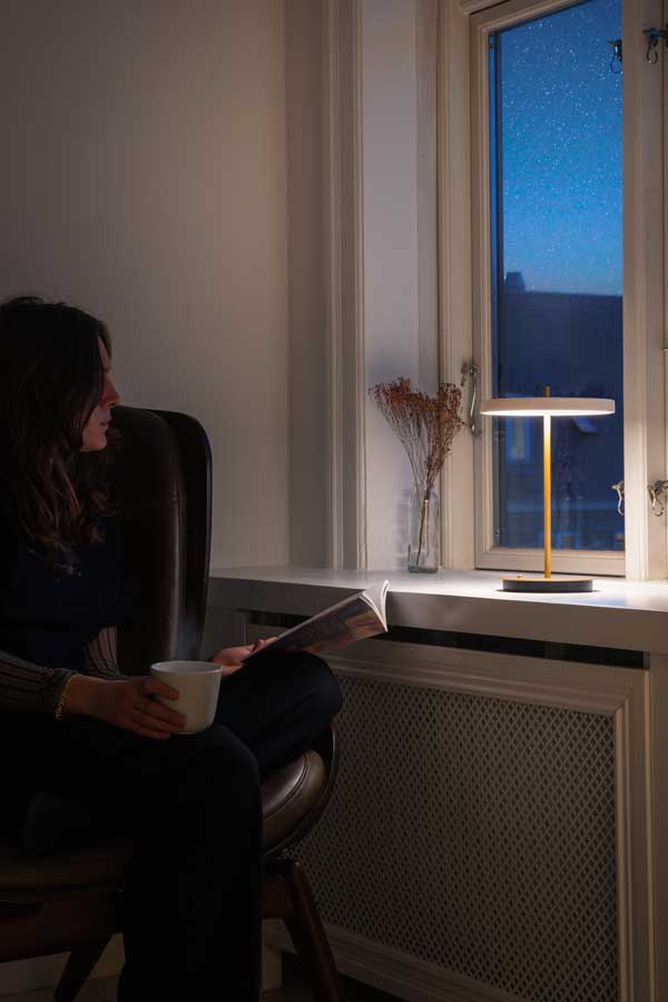 Ladattava pöytävalaisin Asteria Move, Pearl White