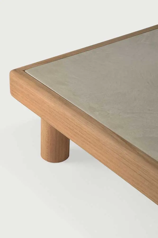 product_wf_10410_Monocle_outdoor_coffee_table_varnished_concrete_top_Light_Grey_teak_base_rectangular_det02_web.webp