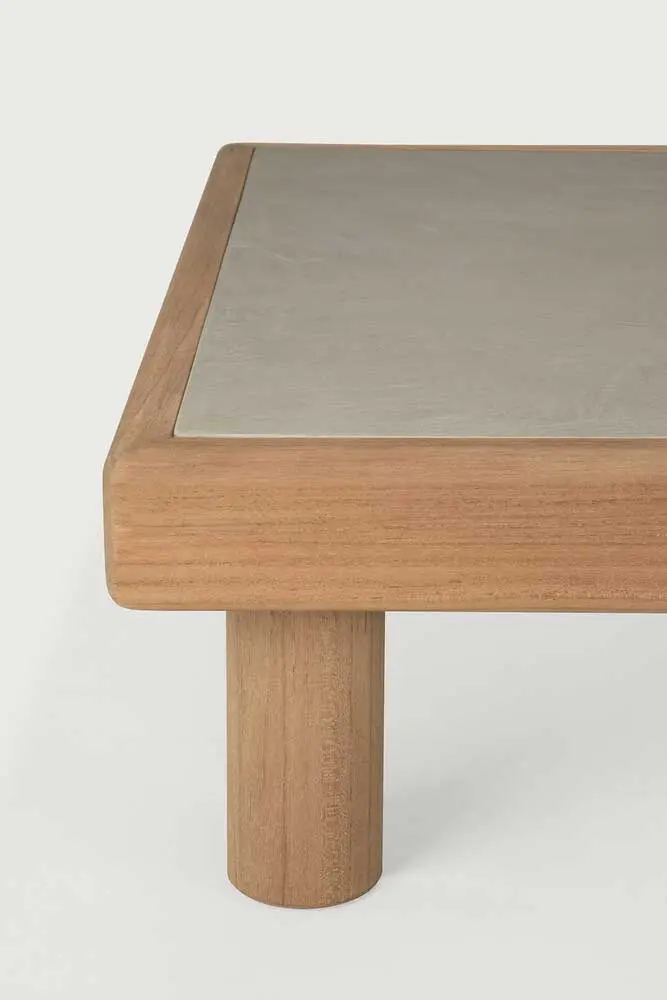 product_wf_10410_Monocle_outdoor_coffee_table_varnished_concrete_top_Light_Grey_teak_base_rectangular_det01_web.webp
