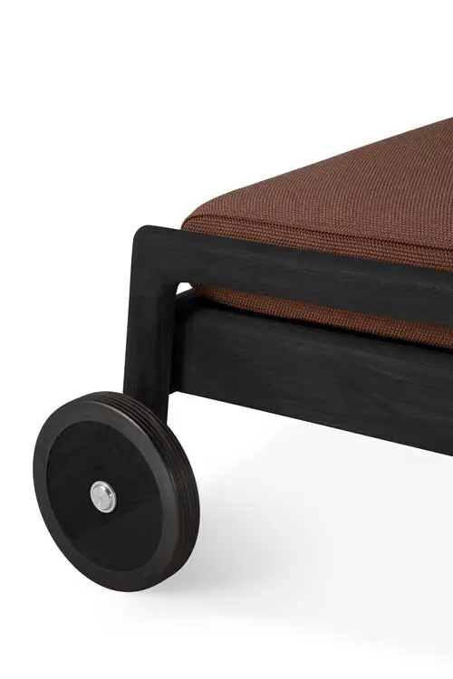 10344_Jack_outdoor_adjustable_lounger_varnished_teak_Black_Burgundy_fabric_det01_cut_web.webp