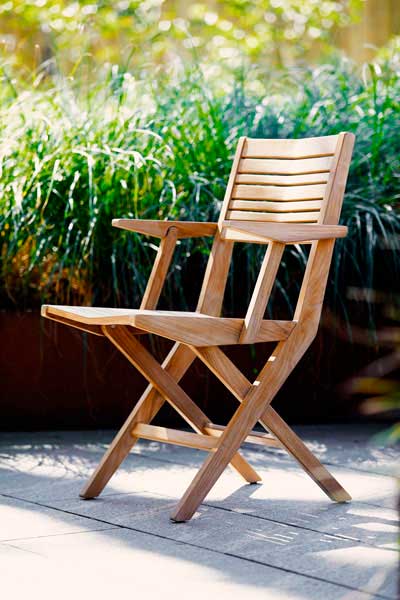 Taittotuoli Flip käsinojilla, tiikki